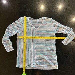 Nic+Zoe v neck, light weight sweater XS